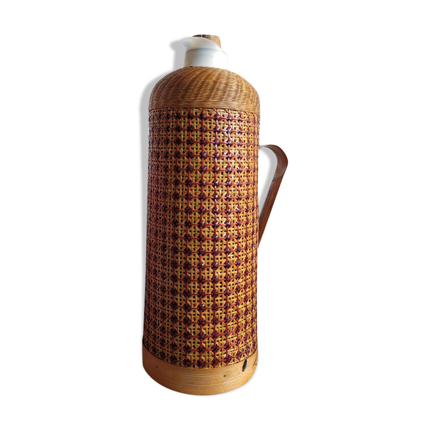 Thermos bottle with wicker canning