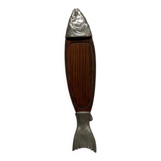 Fish cutting board