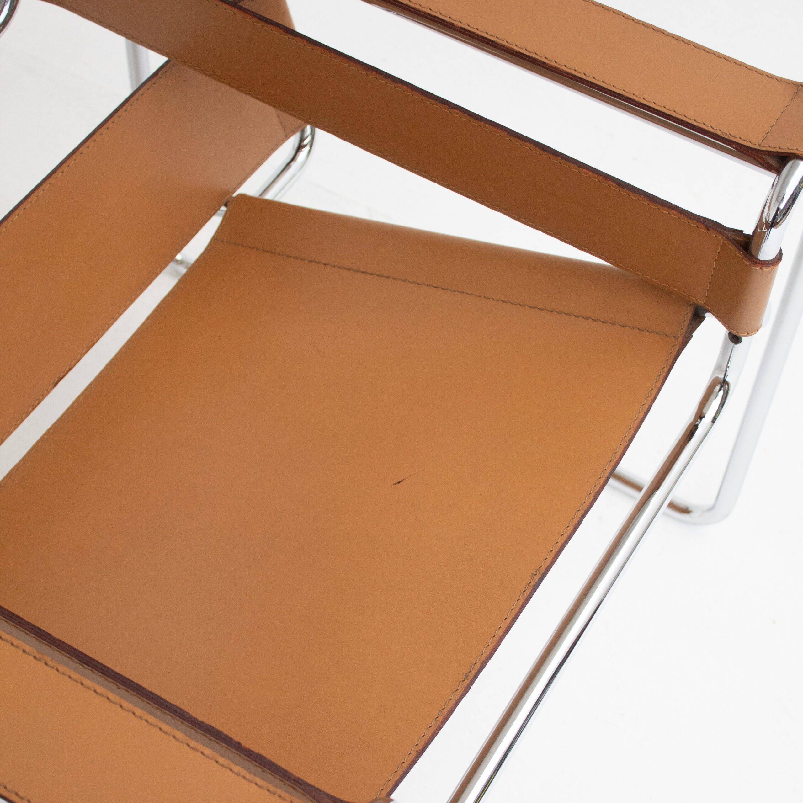 Fauteuil Wassily de Marcel Breuer en cuir cognac