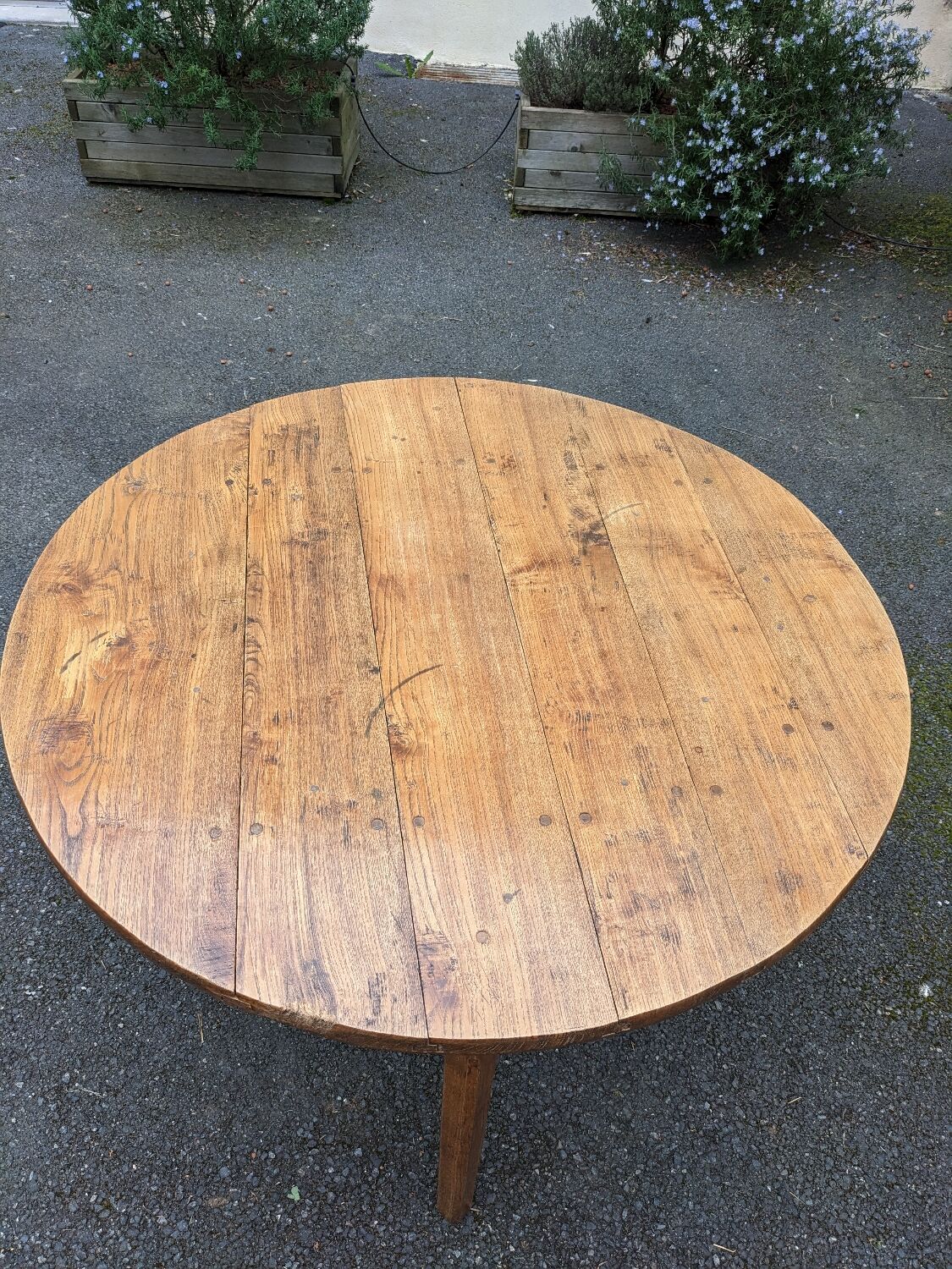 Round table in ash