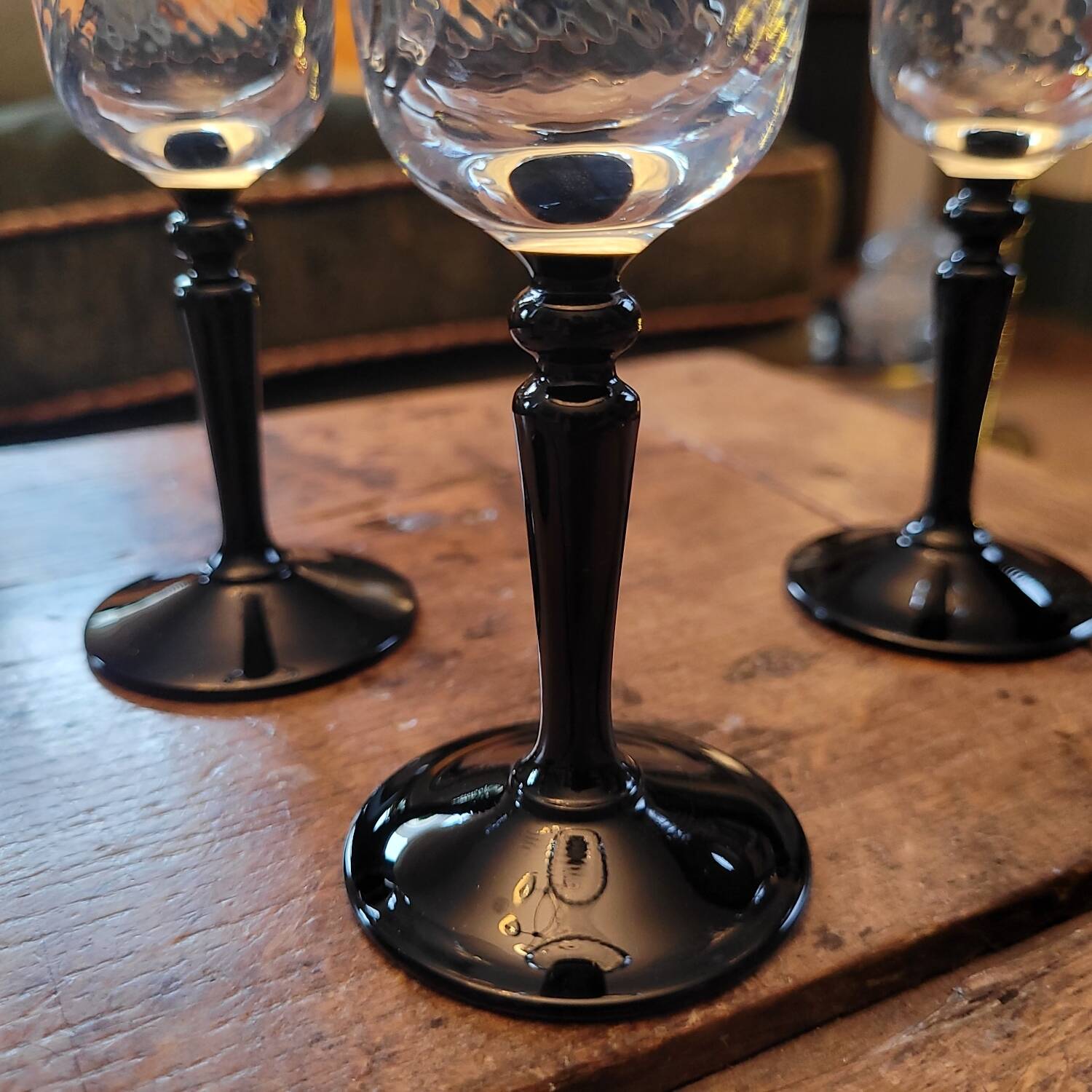 4 clear glass flutes with black stems. 1960–1970. 4 clear glass flutes with black stems.