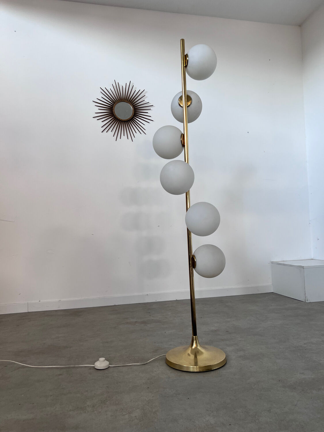 Old floor lamp in brass and opaline design from the 70s Max Bill lamp