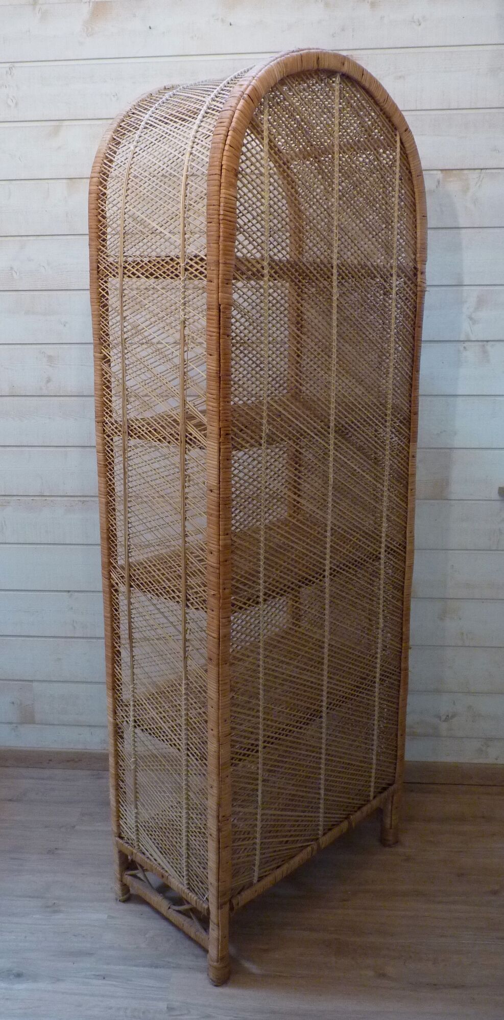 Large shelf rattan