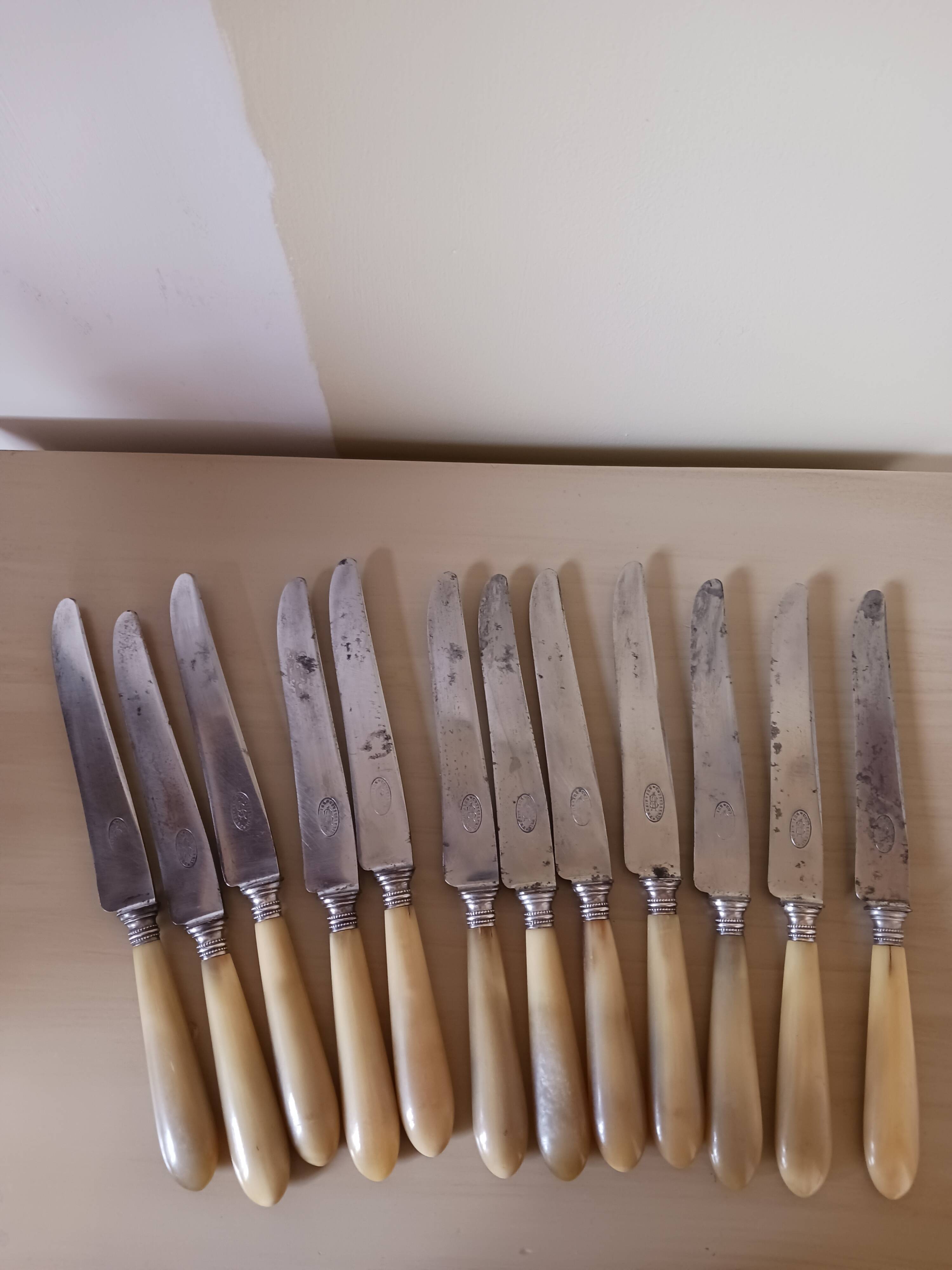 Antique knives in Bakelite and steel.