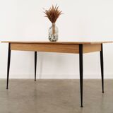Oak table, Italian design, 1980s, manufacture: Italy