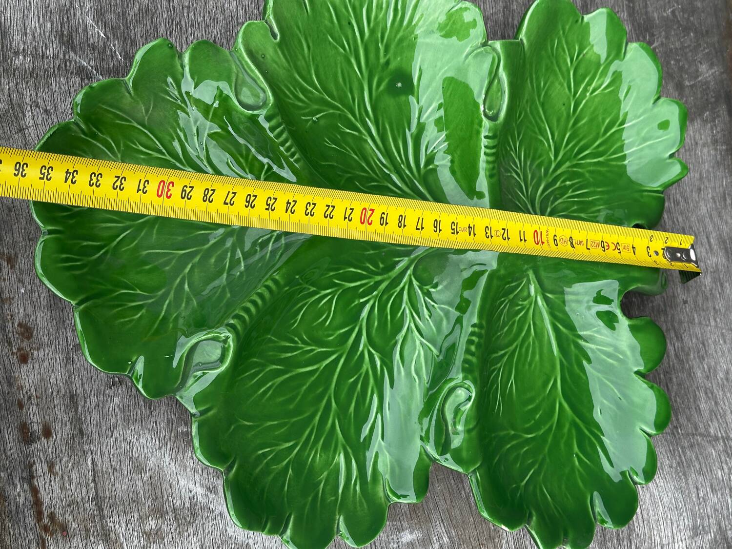 Green Ceramic Hors d'Oeuvres Dish in Leaf Shape, Art Deco Period