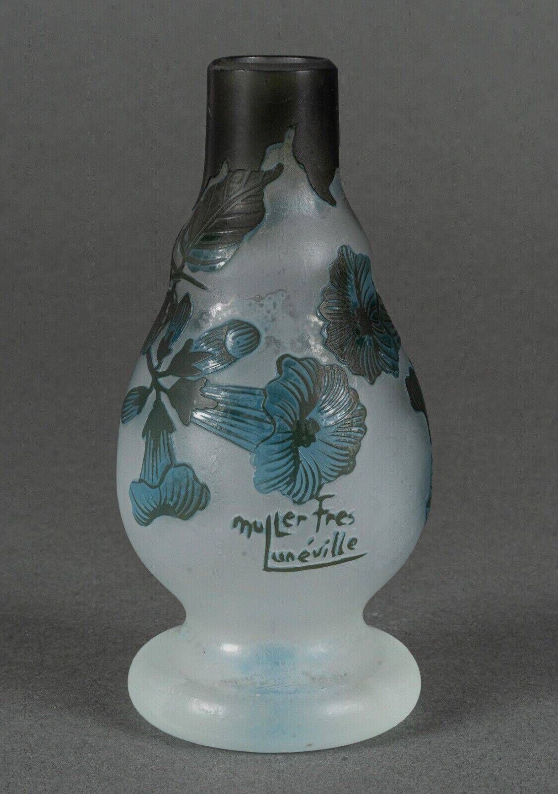 Vase in glass paste Muller Frères Lunéville foot shower floral decor