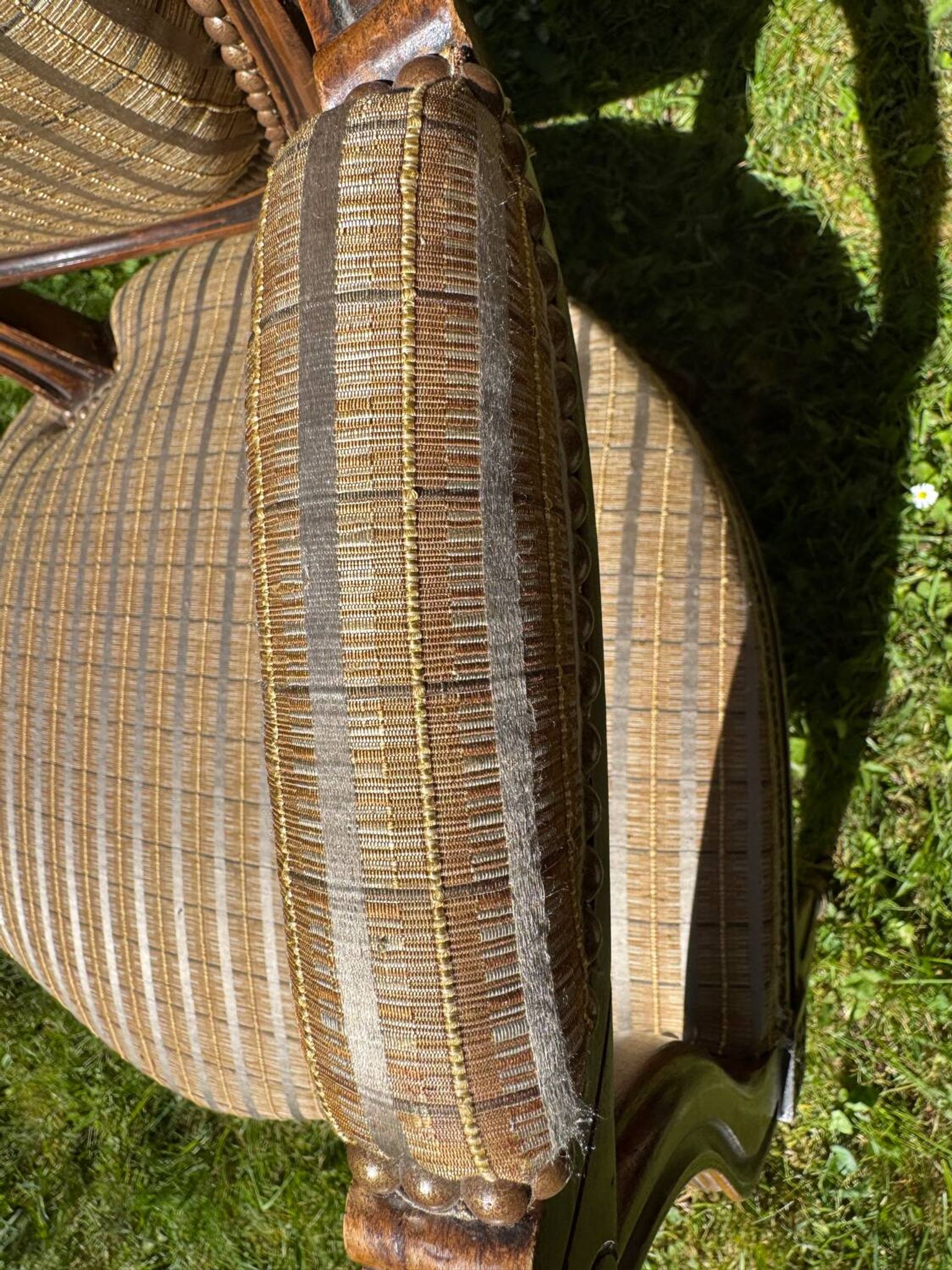Paire de fauteuils cabriolet Louis XVI – dossier médaillon