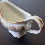 Very pretty porcelain sauceboat from Vierzon in very good condition.