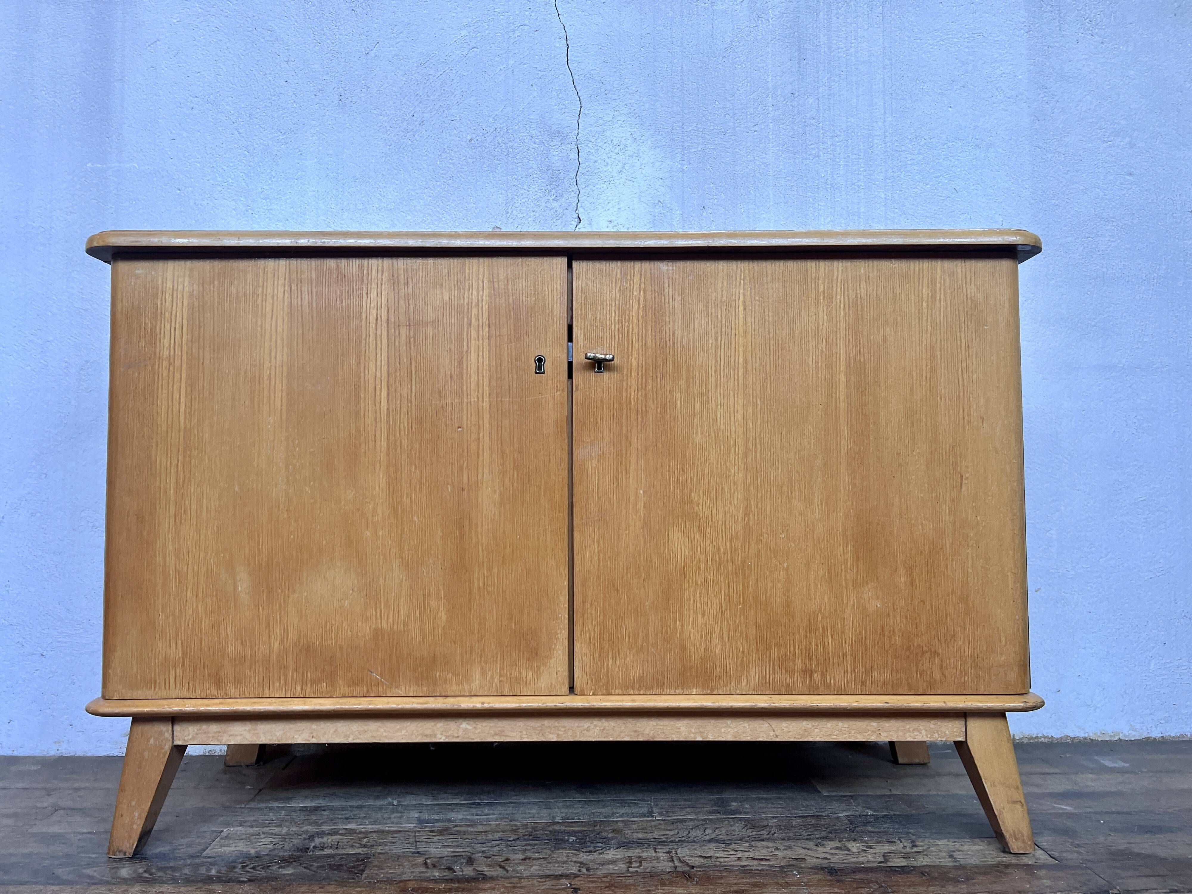 Buffet 2 swing doors