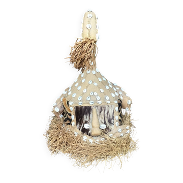 Masque-heaume éléphant Kuba Mukyeem / Mukenga – Congo – Cauris & raphia