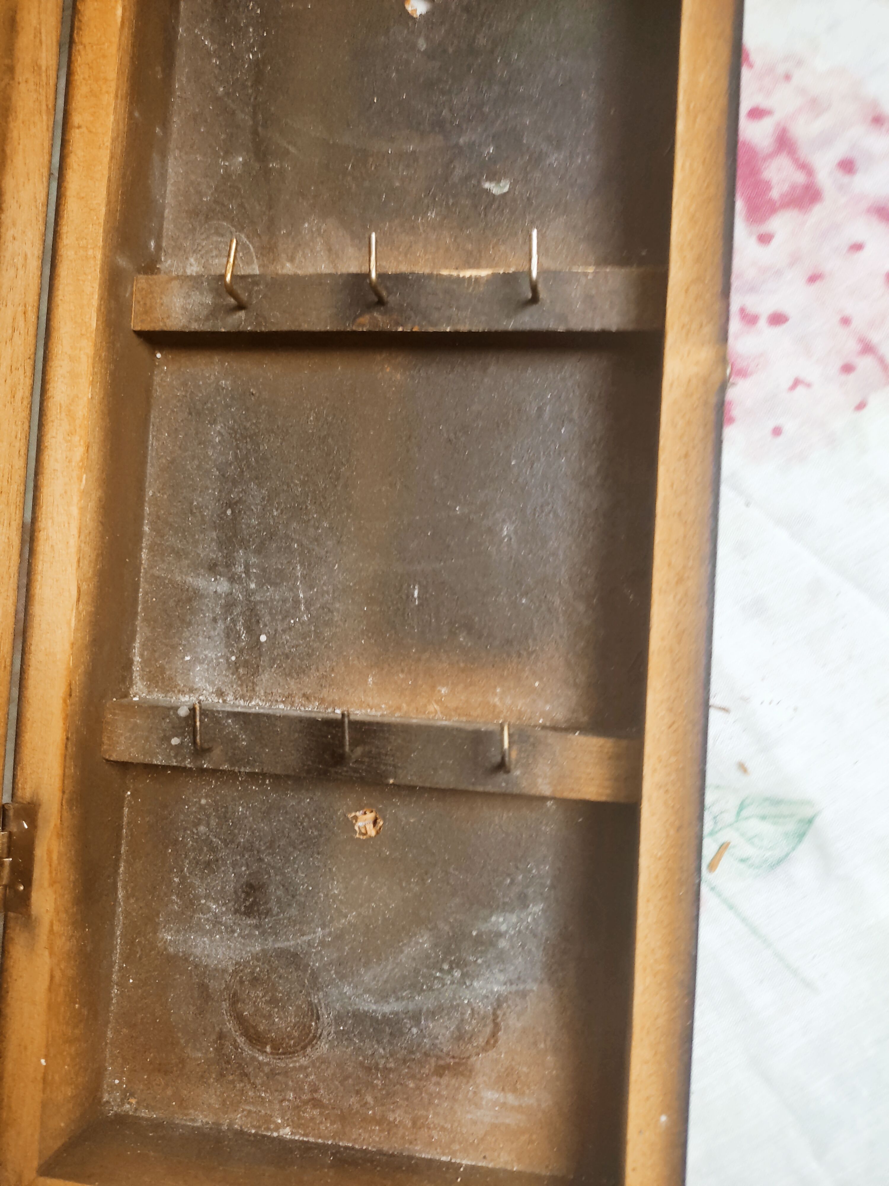 Wooden key box with landscape