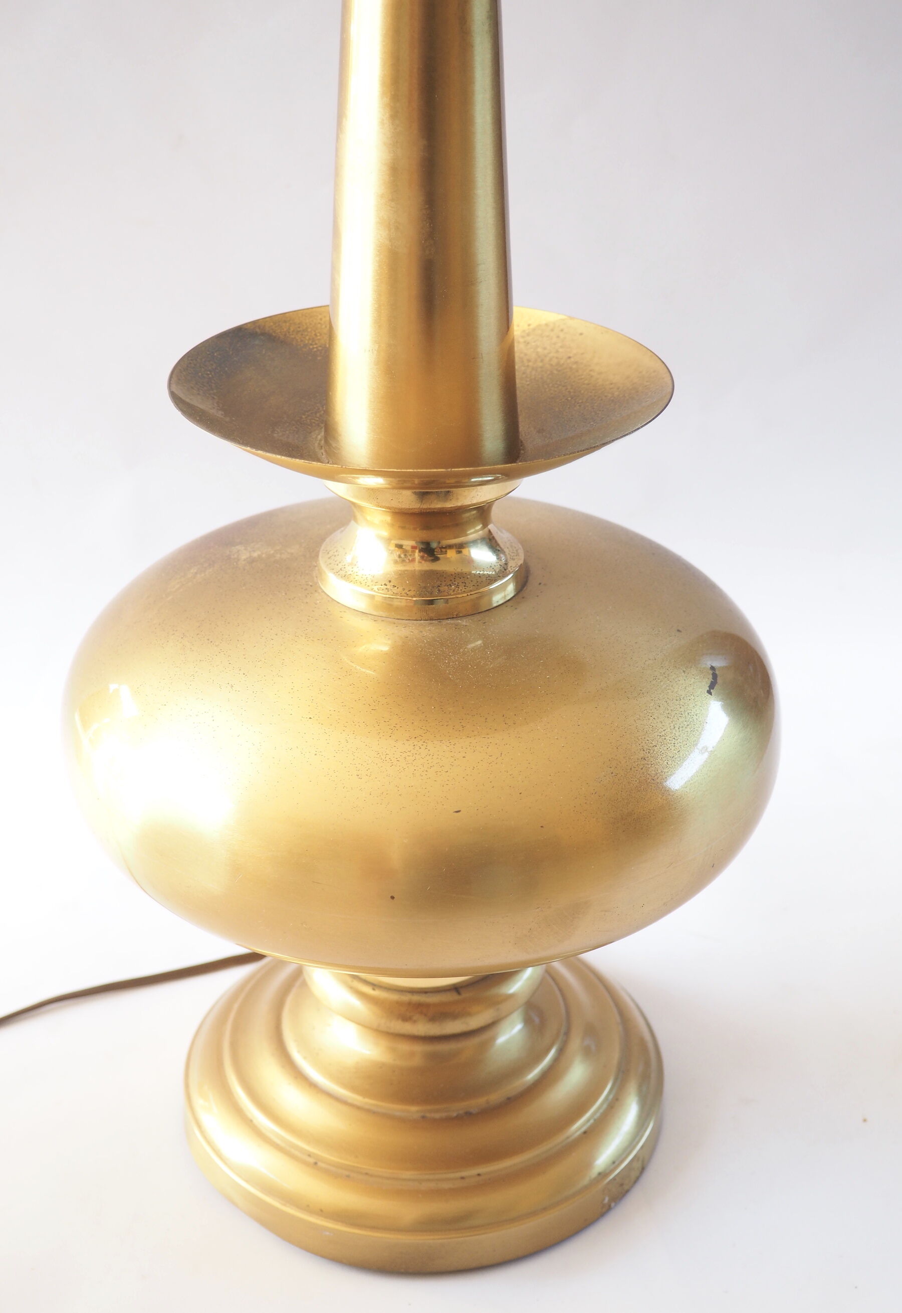 Grande lampe pied métal doré