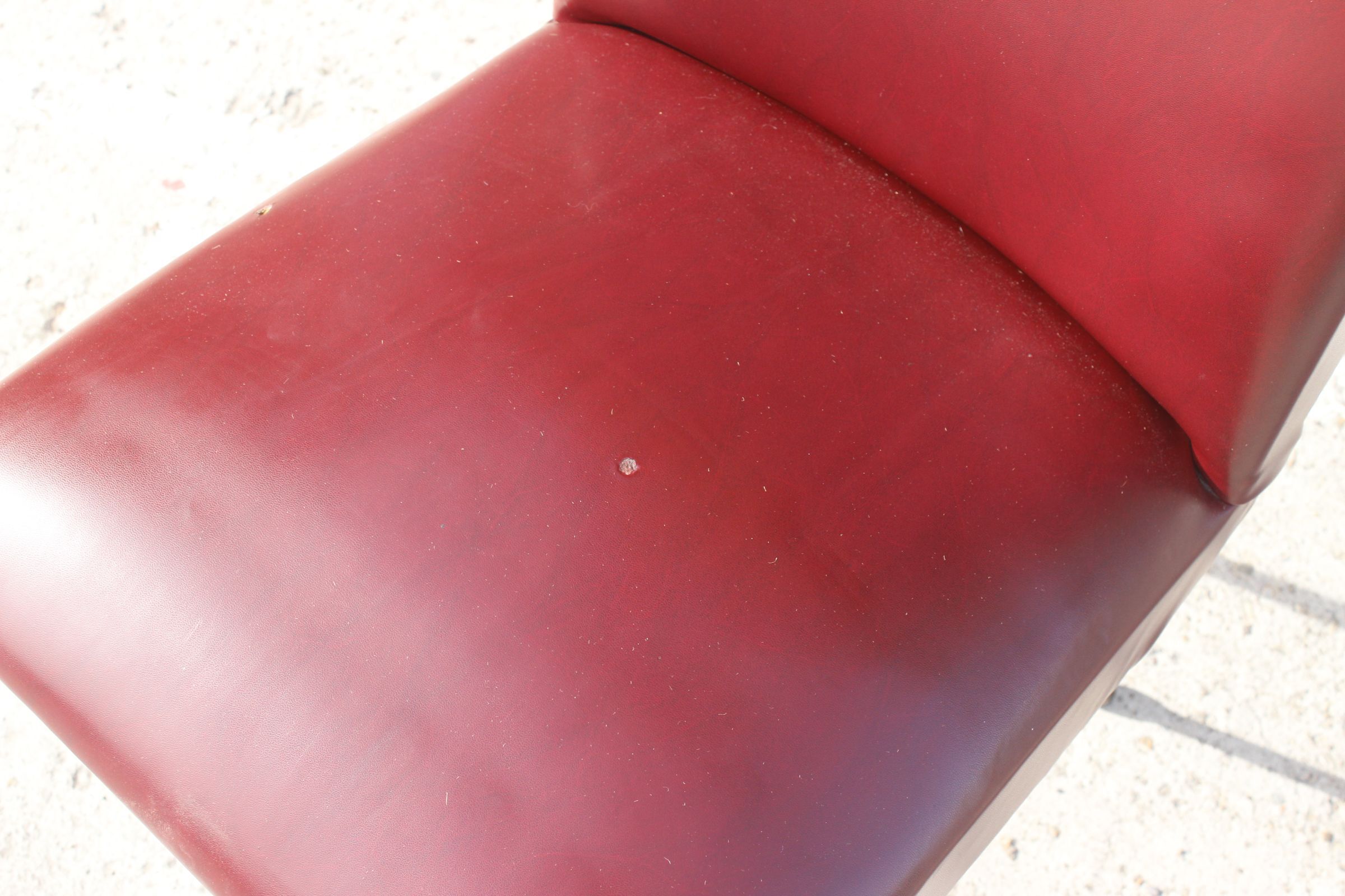 Chaise acier & skaï bordeaux années 50