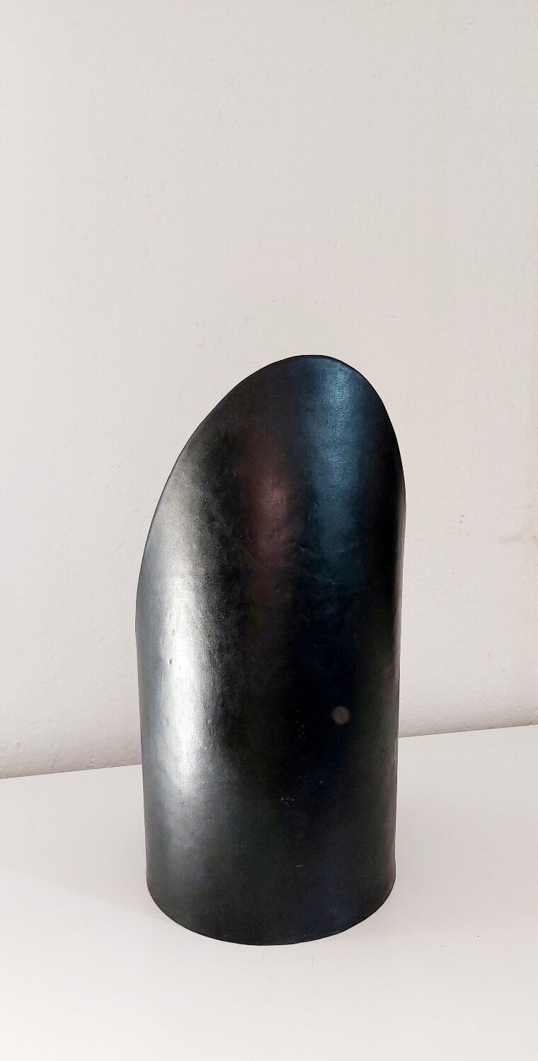 Lipstick leather table mirror