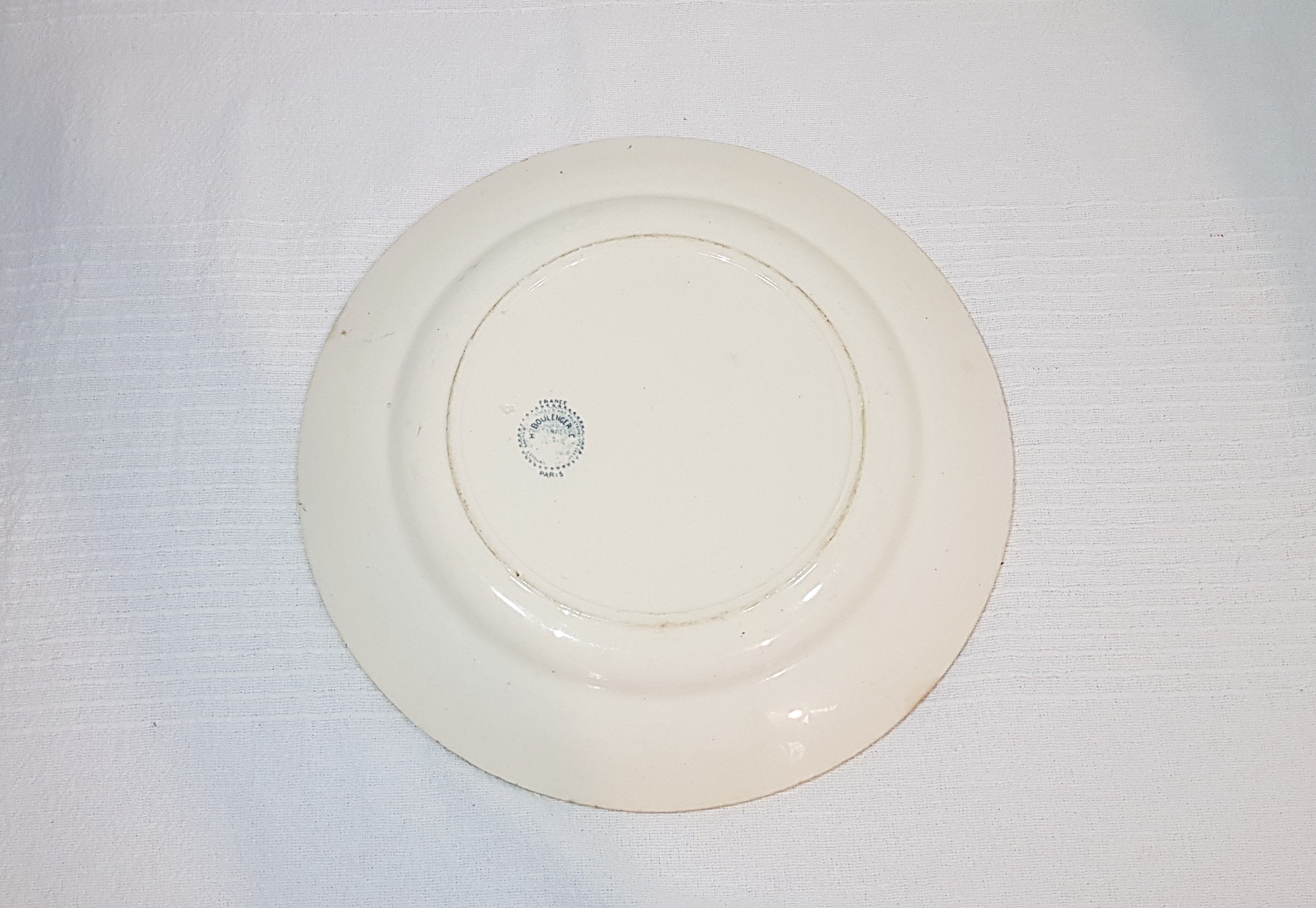 Round serving dish in earthenware by Choisy le Roi