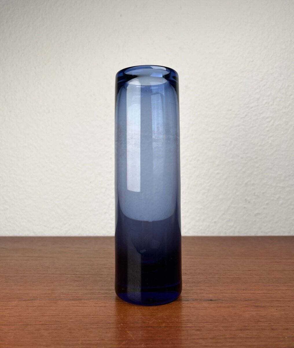 Blue glass vase from the Danish Mid-Century Modern Labrador series by Per Lütken for Holmegaard, 1950s.