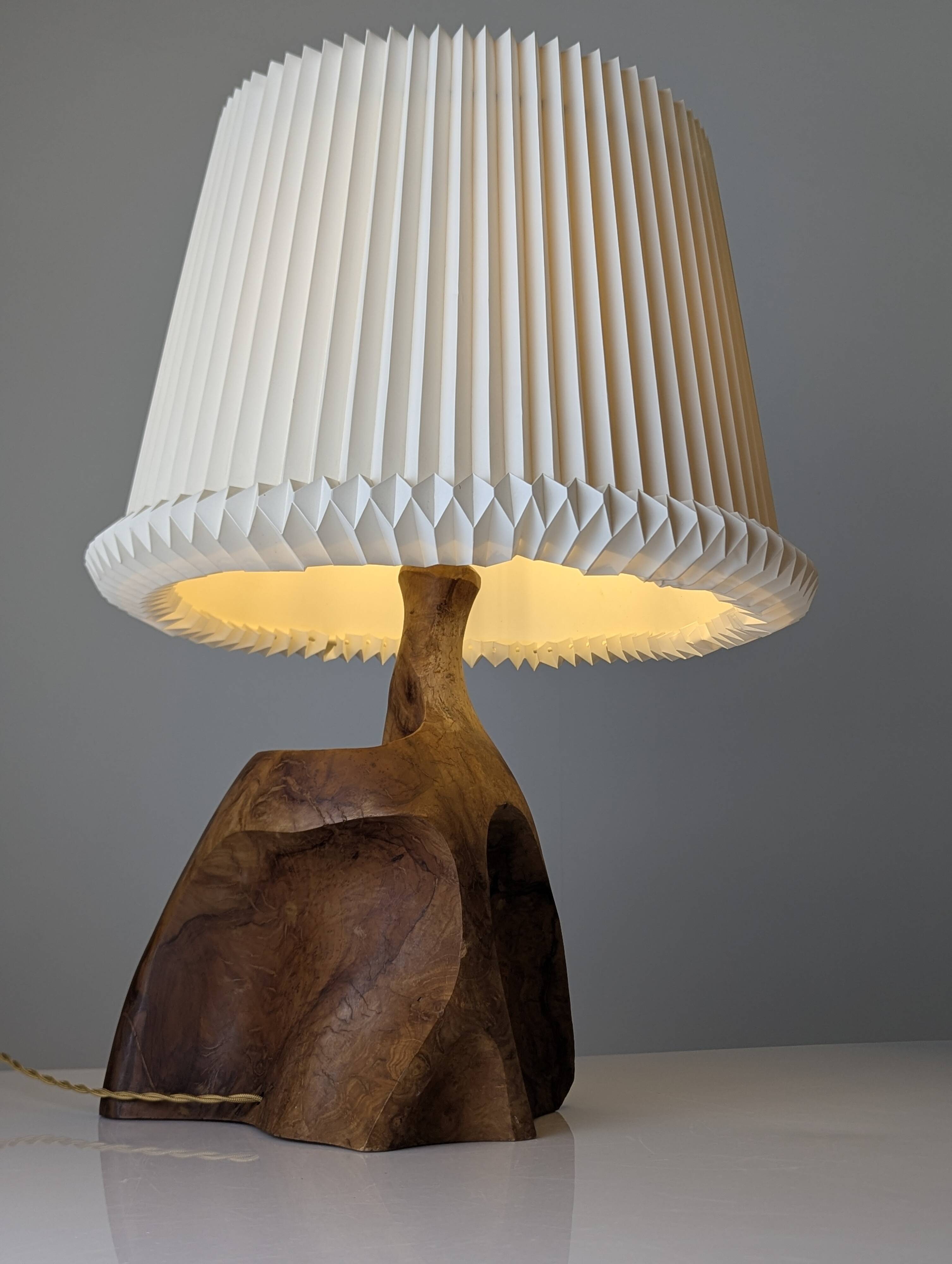 Sculptural table lamp in carved olive wood, organic modern 1970s