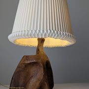 Sculptural table lamp in carved olive wood, organic modern 1970s