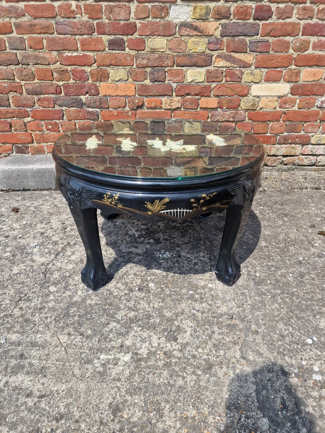 Table basse asiatique laqué noir et incrustations pierres