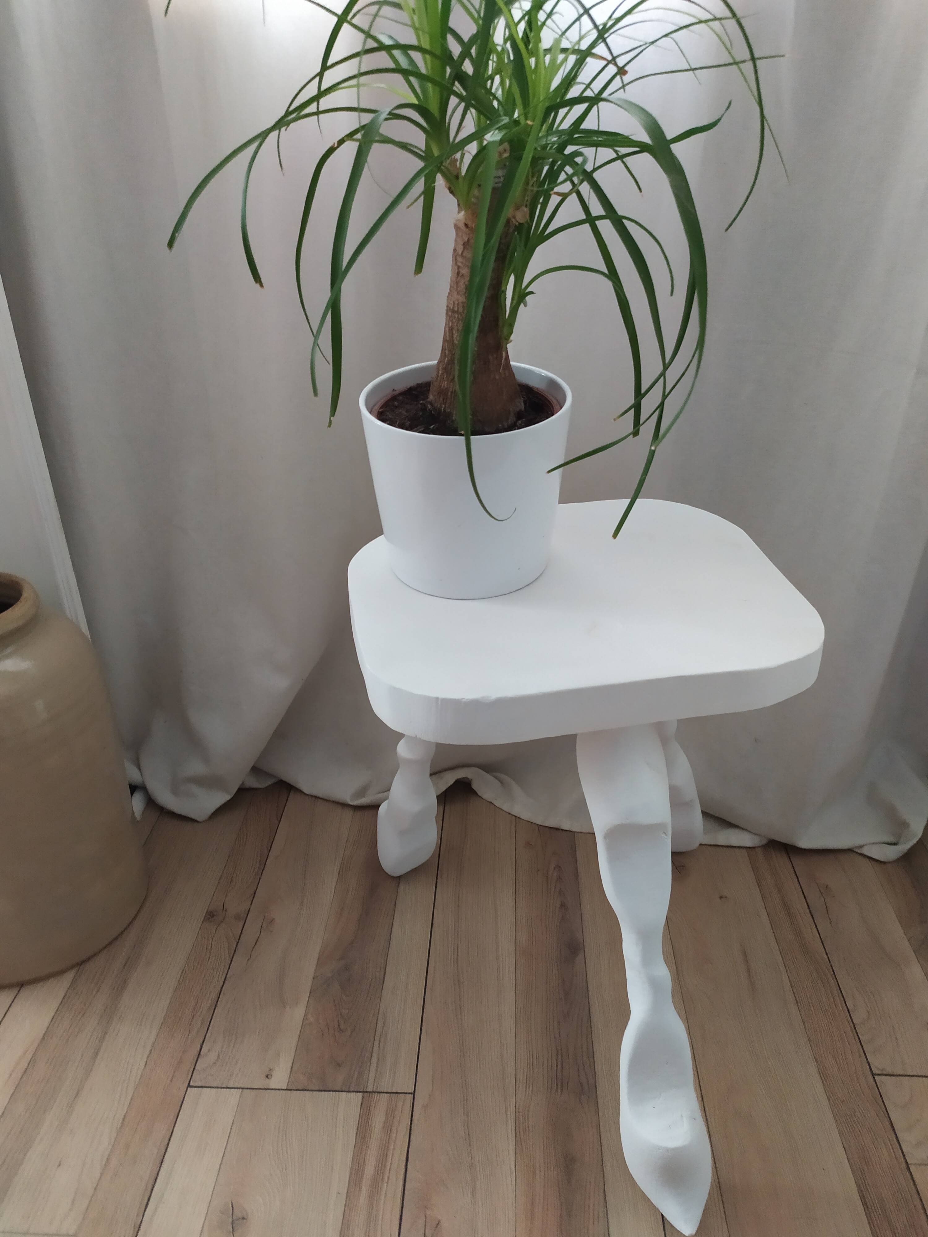 Tabouret en bois tripode