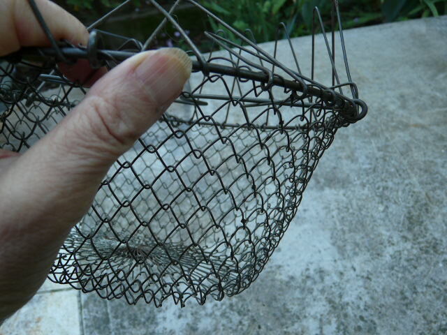 Folding old salad basket