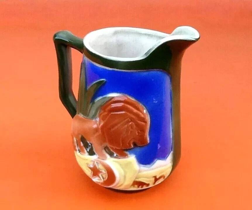 Pichet barbotine decorated with a lion, St-Clément Manufacture, France.