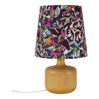 Vintage lamp with blond wooden base and printed lampshade