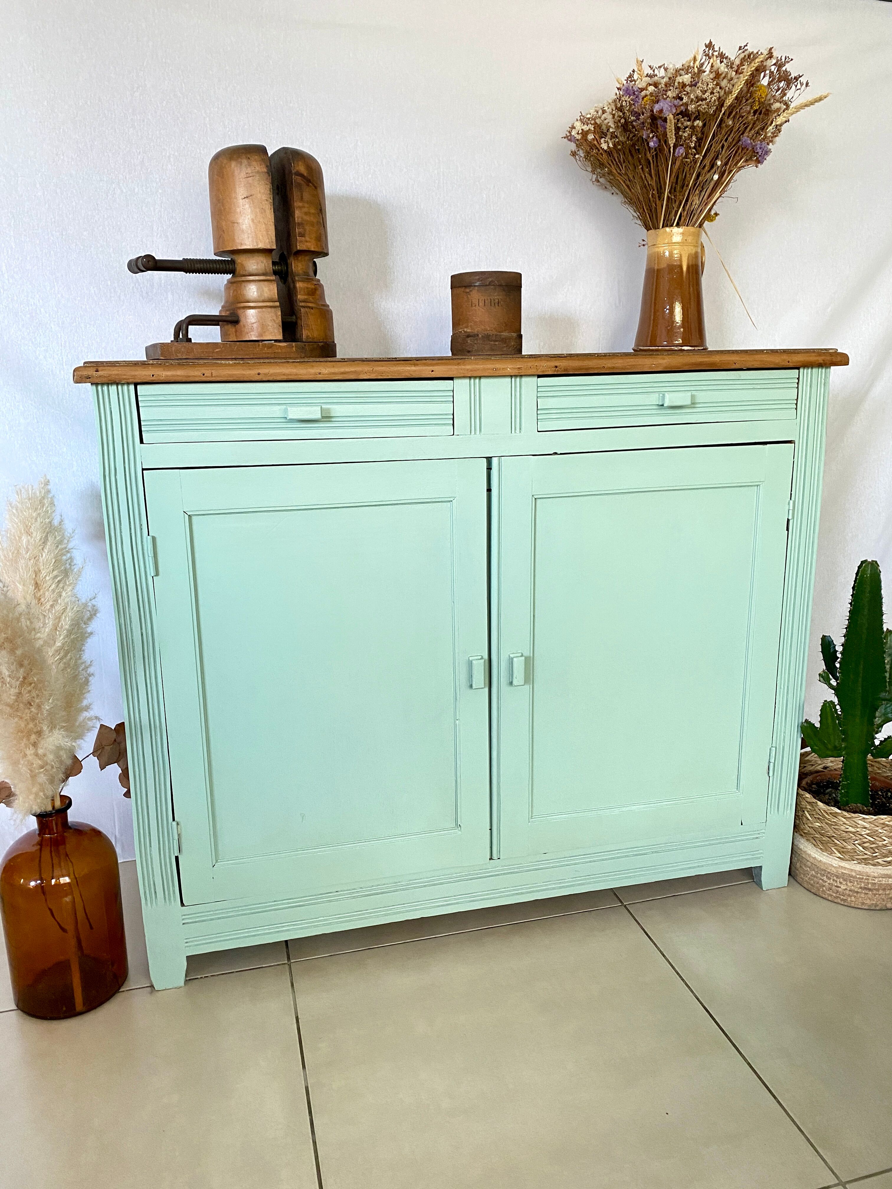 Green Parisian buffet mint