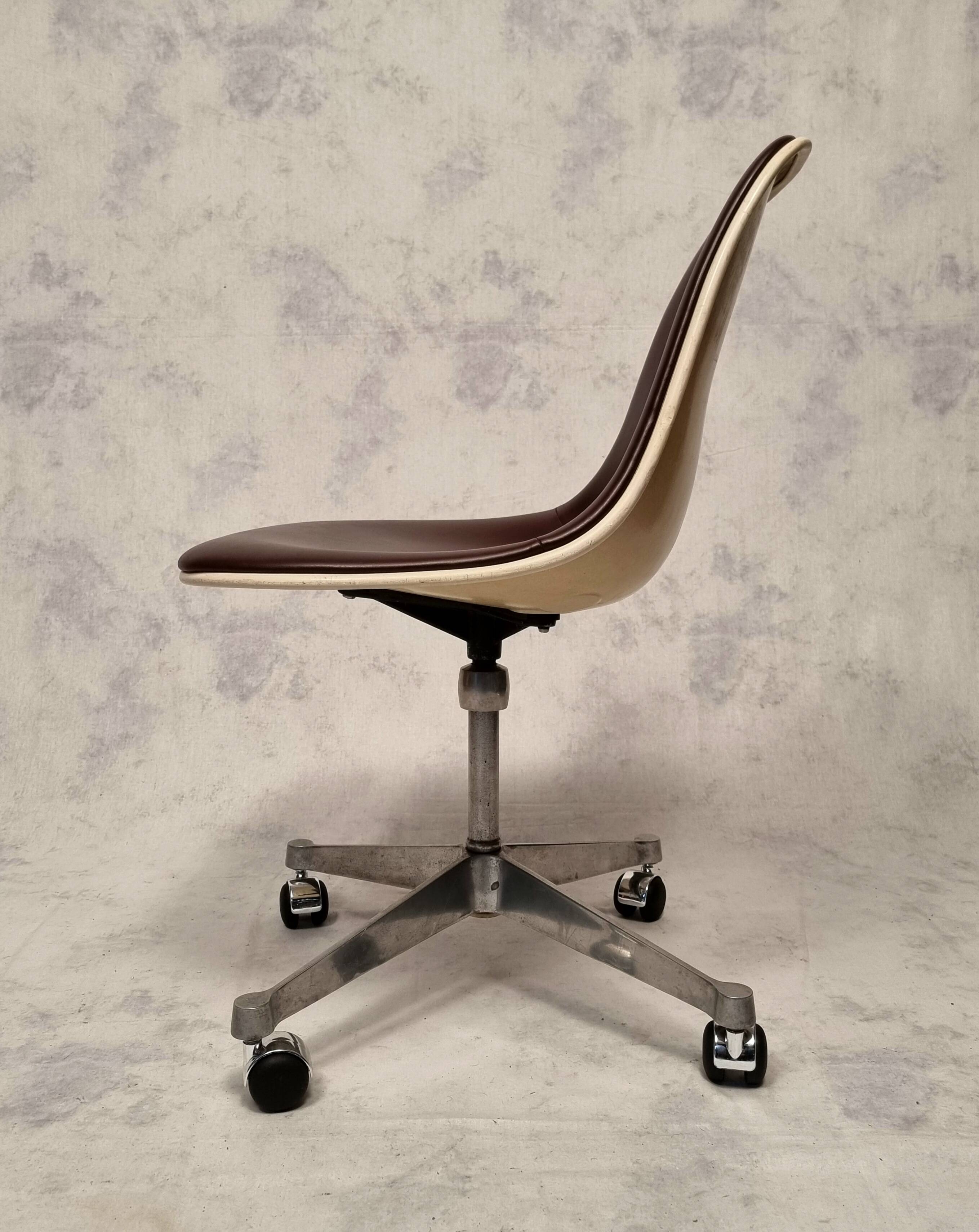 Office chair by Charles and Ray Eames for Herman Miller - Fiberglass - Ca 1960