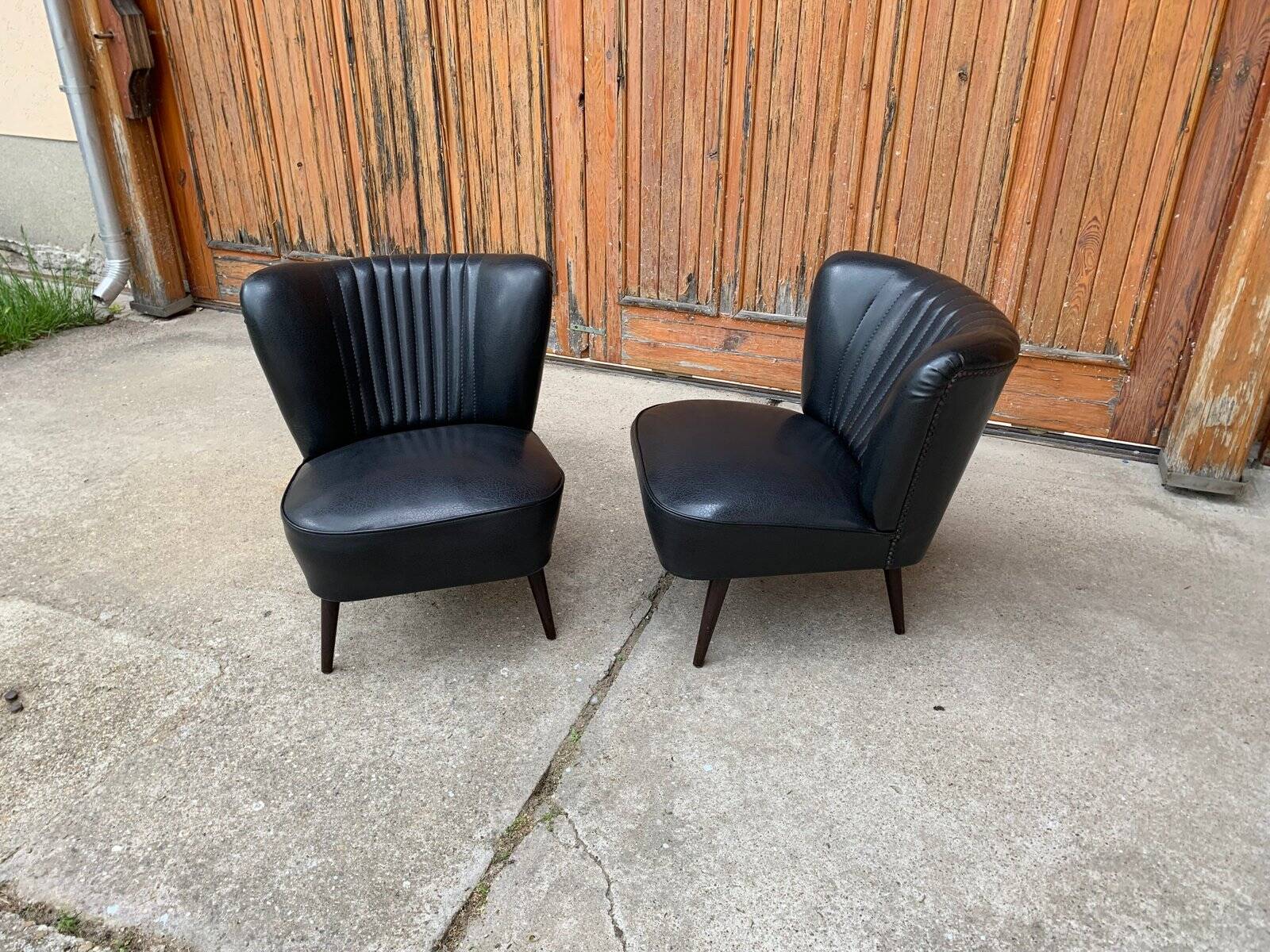 Pair of black cocktail chairs in beech and vinyl, Mid-Century style, 1950s.