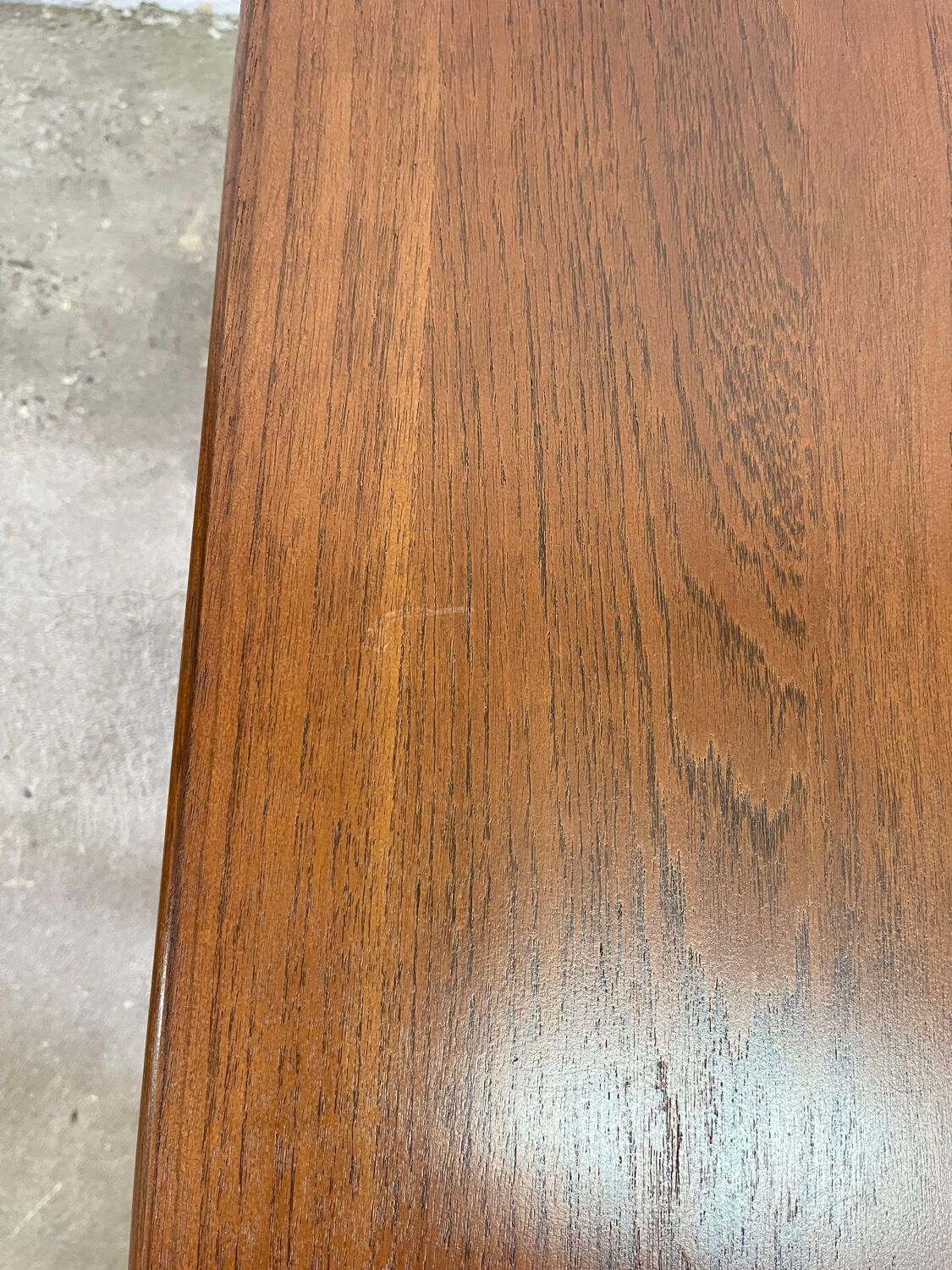 Scandinavian table with extensions