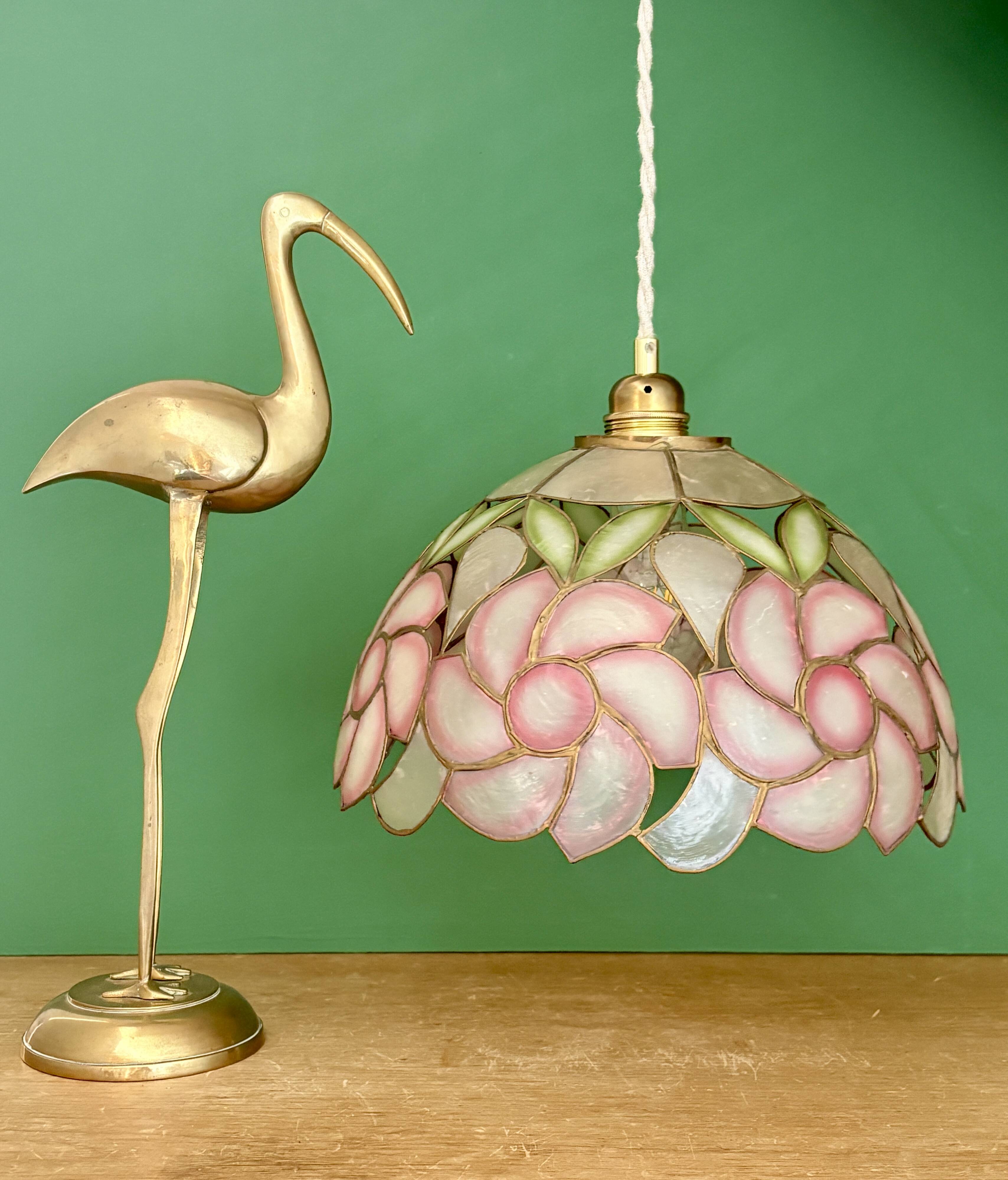 Suspension antique lampshade in pink mother-of-pearl