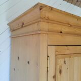 Armoire pin
