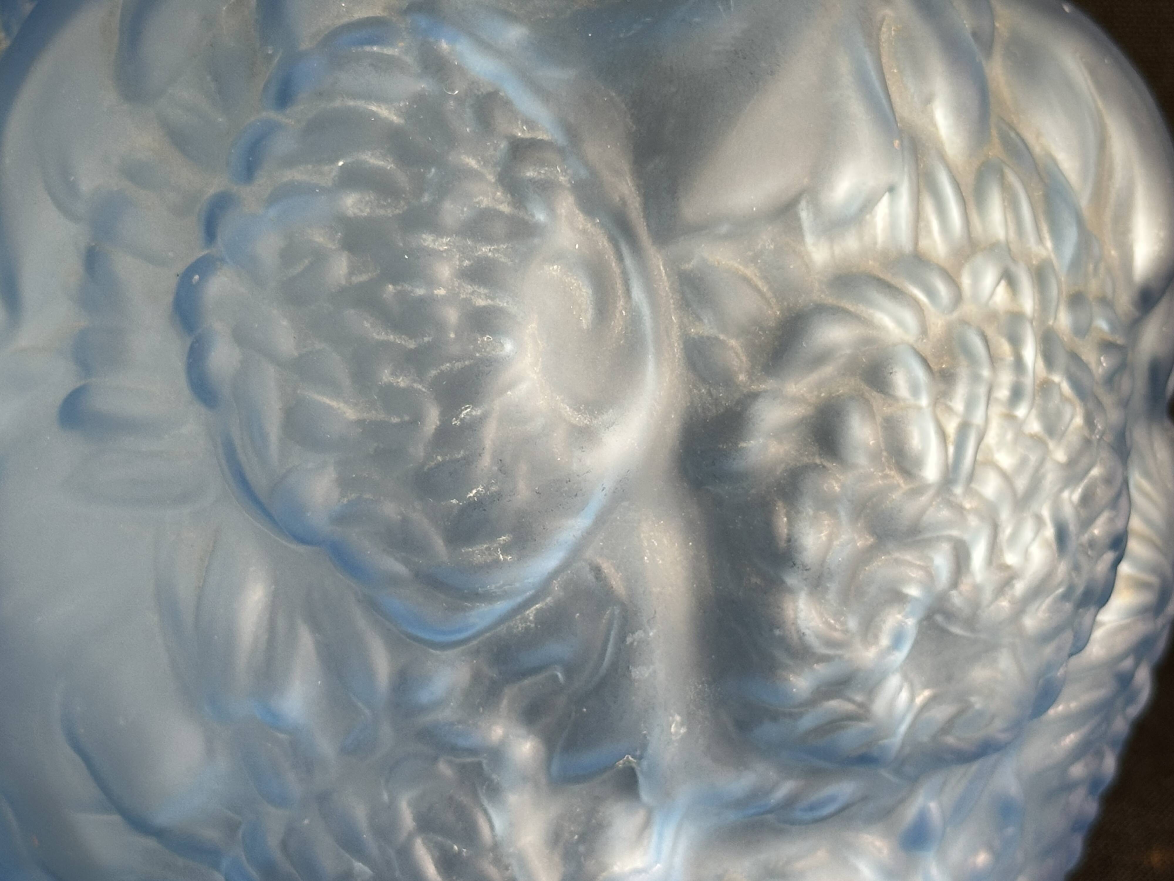Large Art Deco round vase in frosted blue glass - 1930