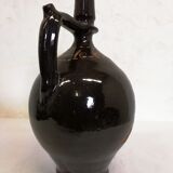 Jug in varnished sandstone
