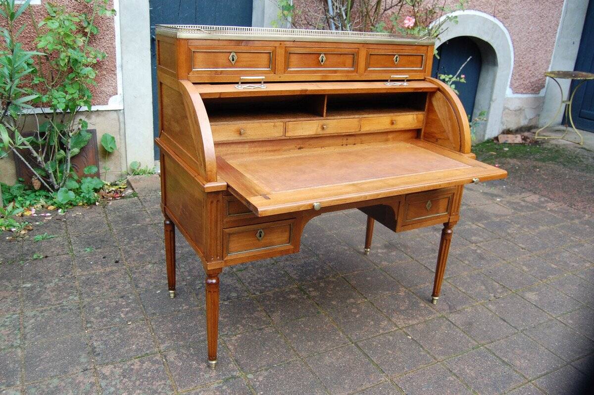 18th century Louis XVI period cylinder desk