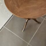 Tripod pedestal table