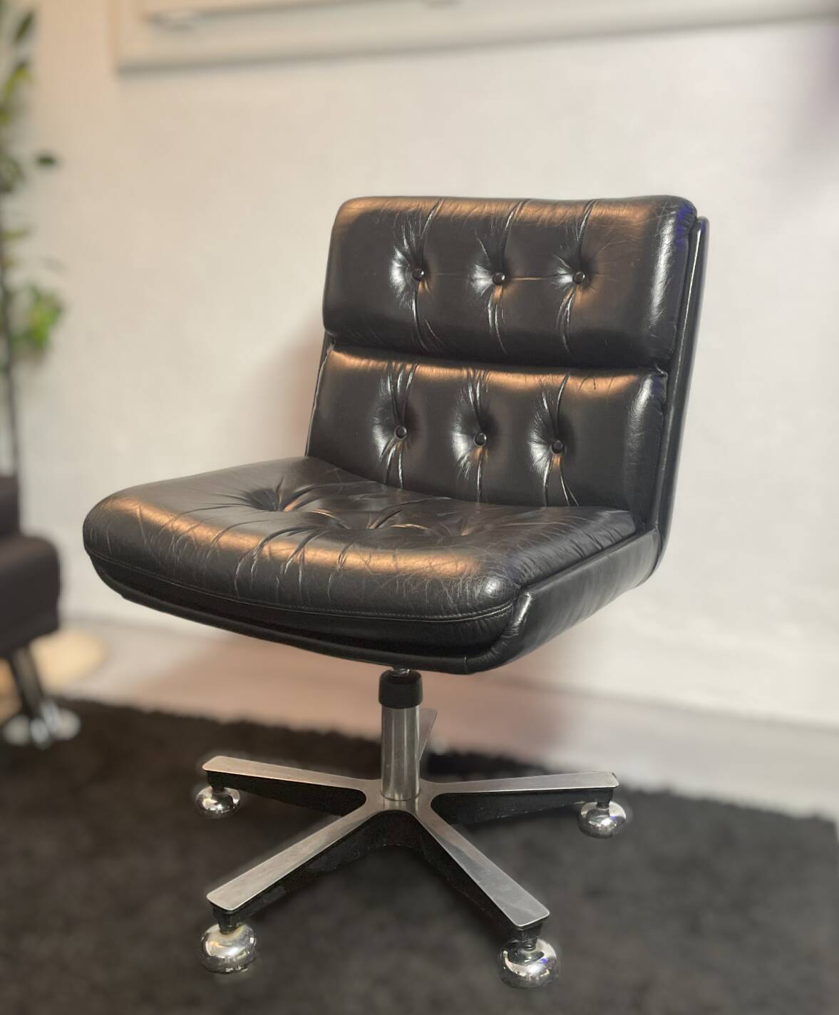 Cofemo leather armchair