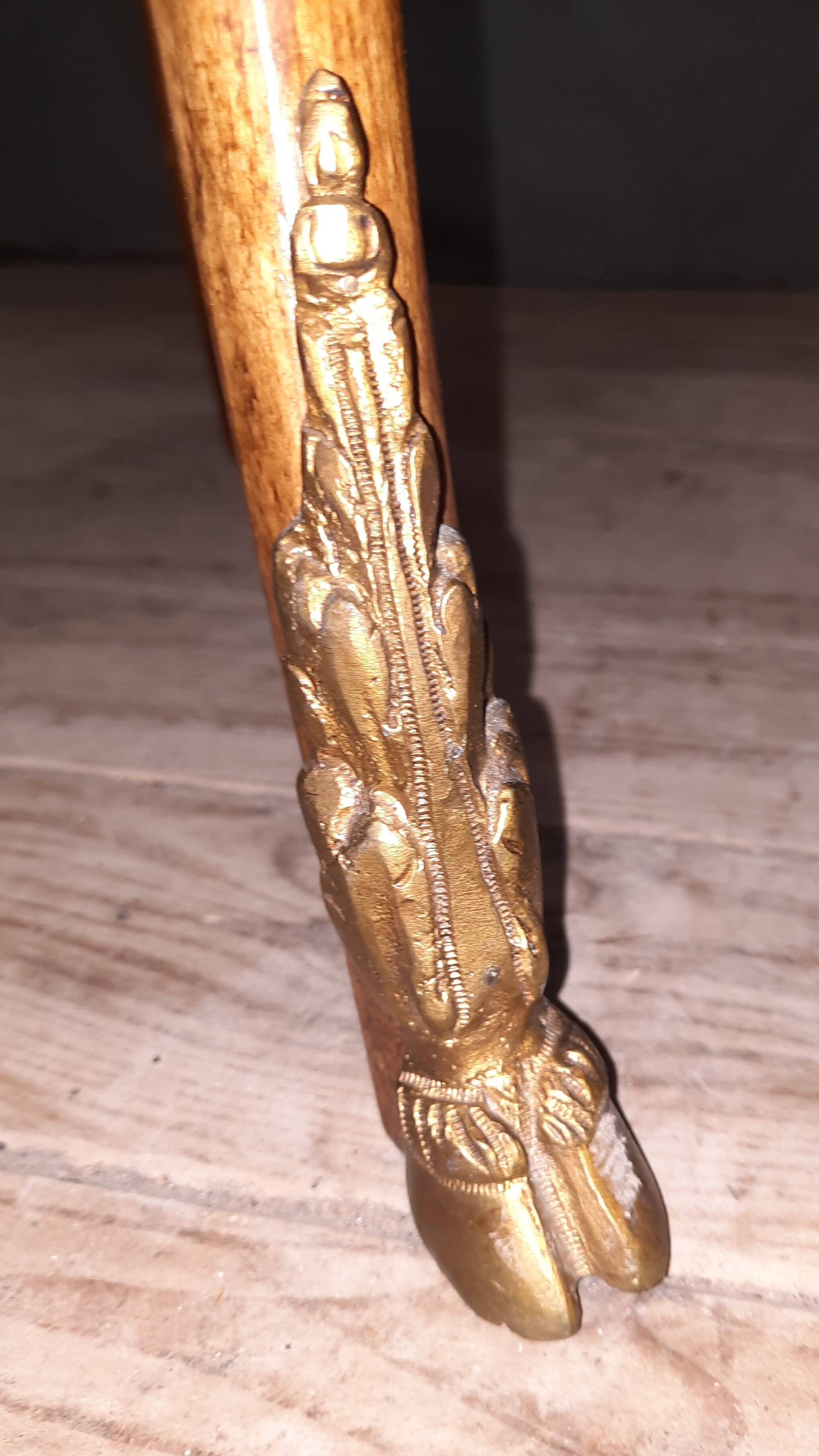 Trilobee marquetry table