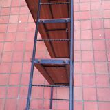 Shelf on foot