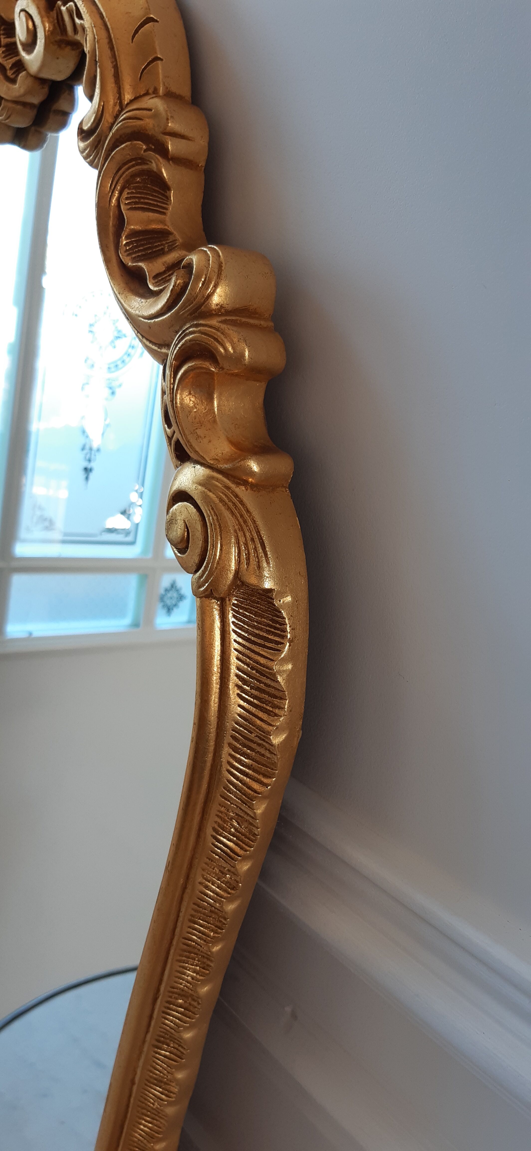 Miroir en en résine dorée années 50-60