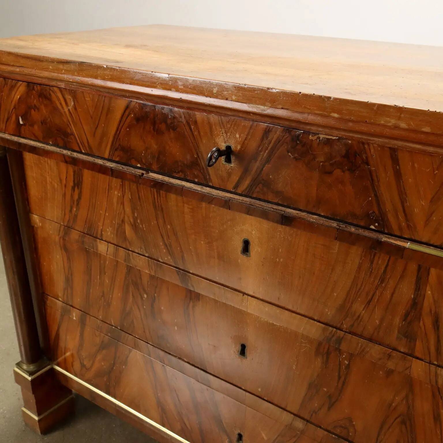 Commode Empire ancienne en noyer, peuplier et bronze, XIXe siècle