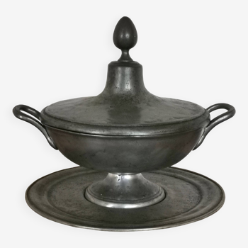 Soup tureen with solid pewter tray
