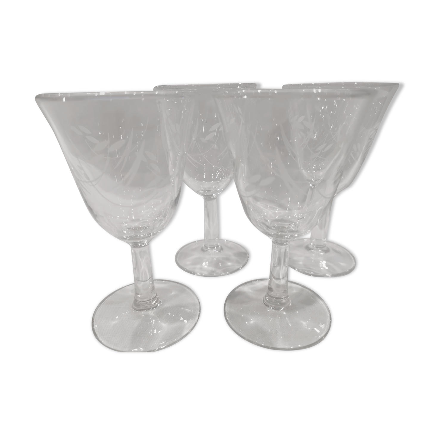 Set of 4 wine or aperitif glasses on semi-crystal stem