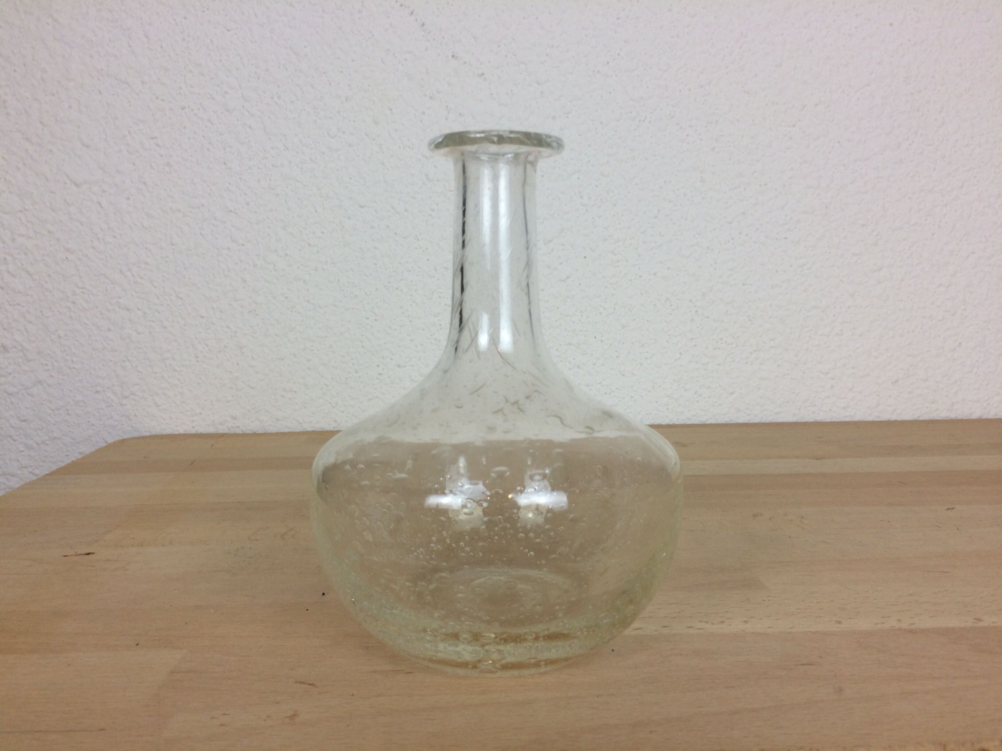 Vase soliflore en verre bullé de Biot