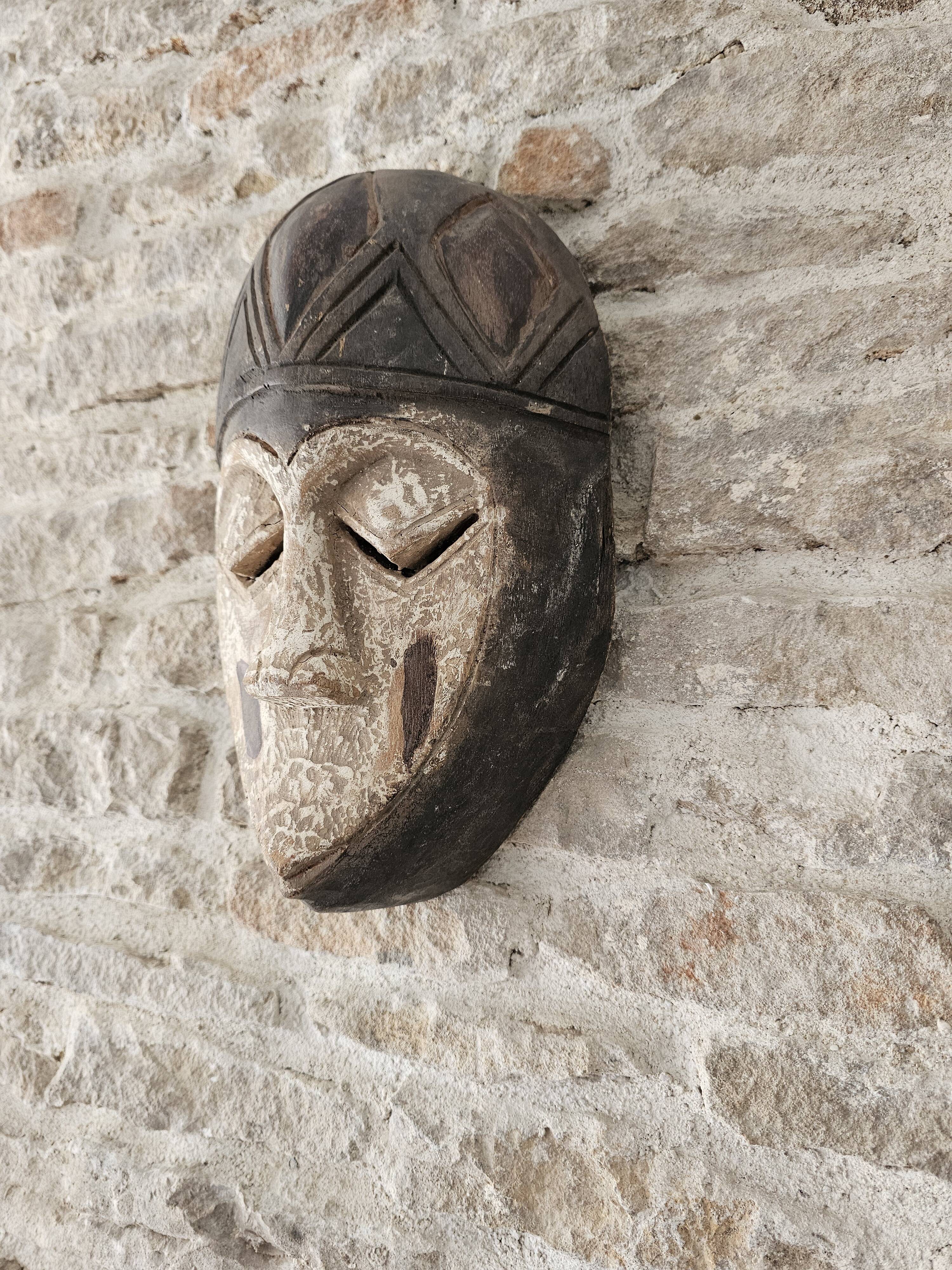 Ancient African mask (Tribe to be identified) Kwele Punu African tribal art