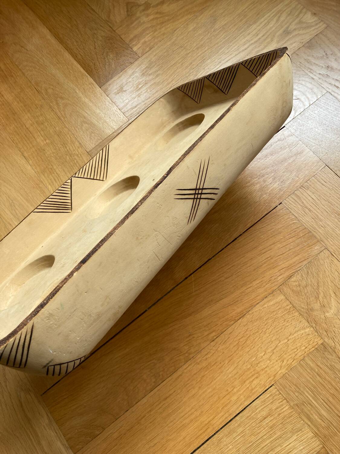 Plateau ethnique en bois