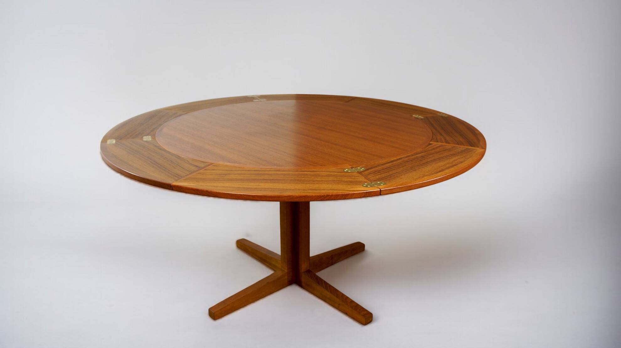 Table de Repas Danoise Flip-Flap Édition Dyrlund Modèle « Lotus » en Teck 1