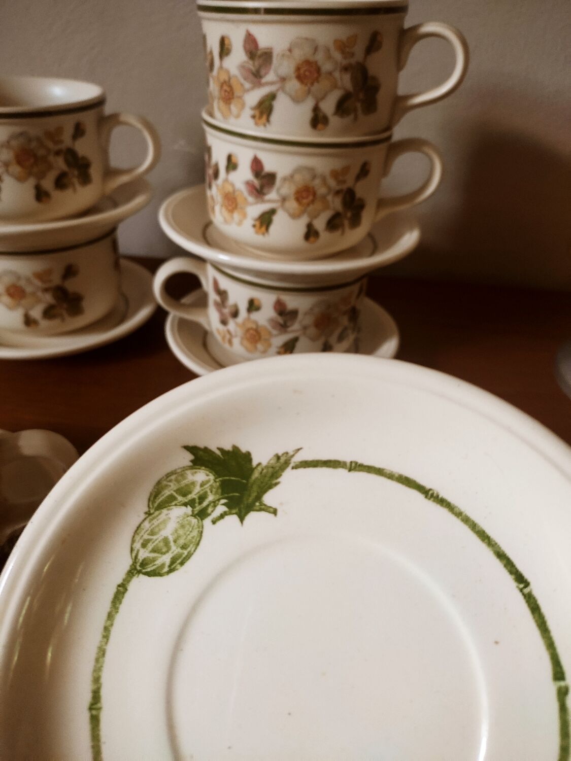 6 English tea cups or chocolate